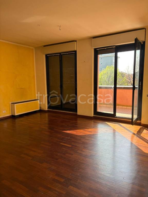 appartamento in affitto a Saronno