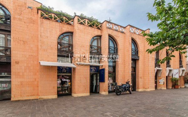 locale commerciale in affitto a Saronno