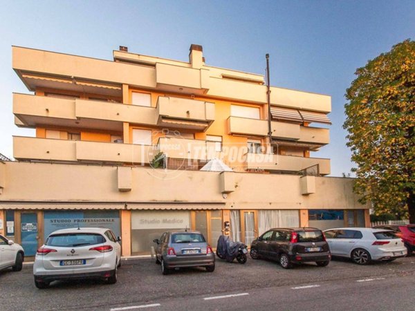 negozio in affitto a Saronno