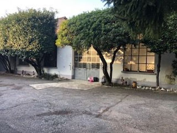 locale commerciale in affitto a Saronno