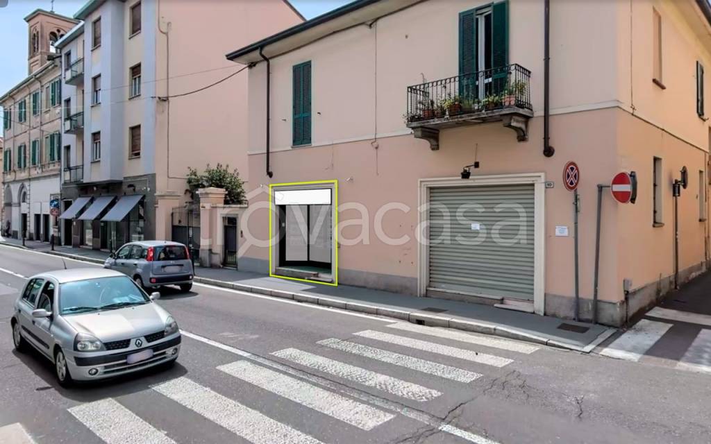 negozio in affitto a Saronno