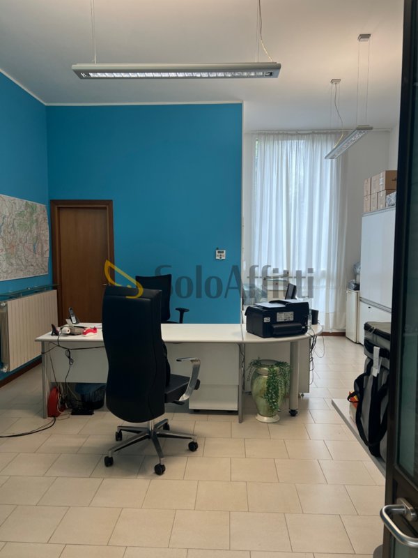 locale commerciale in affitto a Saronno