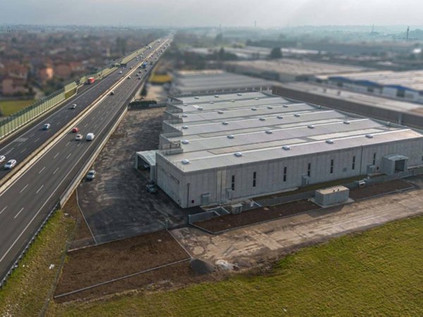 locale commerciale in affitto a Saronno