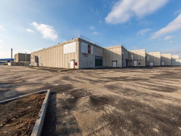 locale commerciale in affitto a Saronno