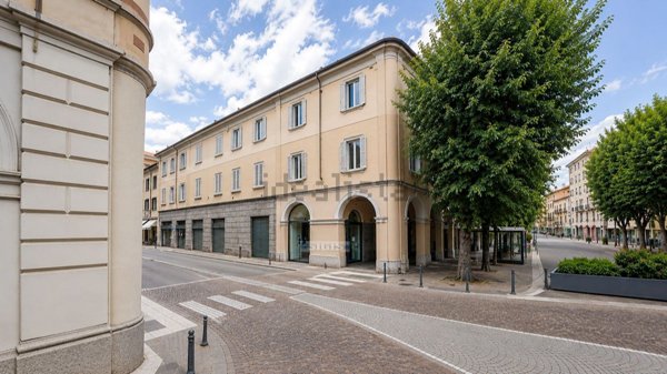 locale commerciale in affitto a Saronno