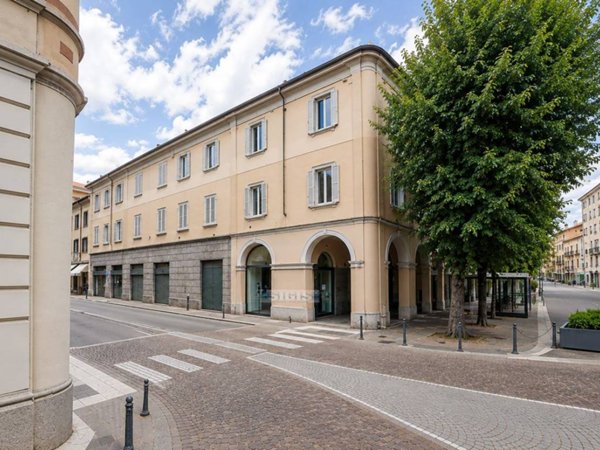 negozio in affitto a Saronno