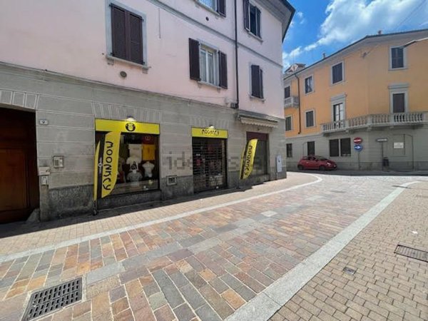 locale commerciale in affitto a Saronno