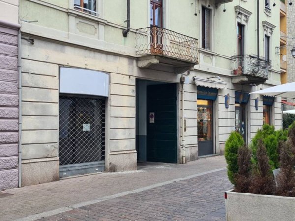 negozio in affitto a Saronno