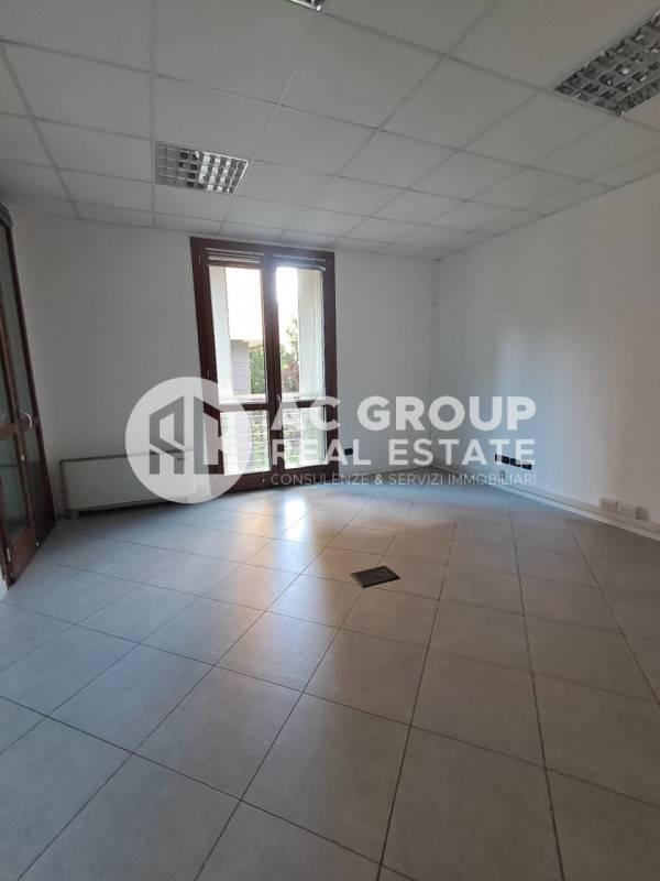 ufficio in affitto a Saronno in zona Fusetti