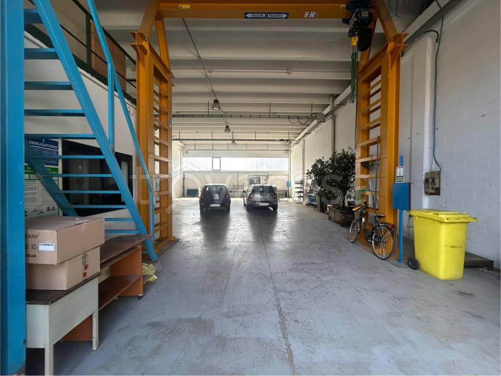 locale commerciale in affitto a Saronno