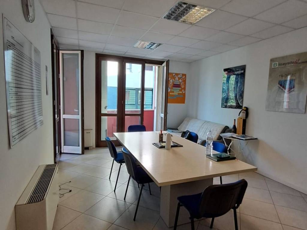 ufficio in affitto a Saronno in zona Fusetti