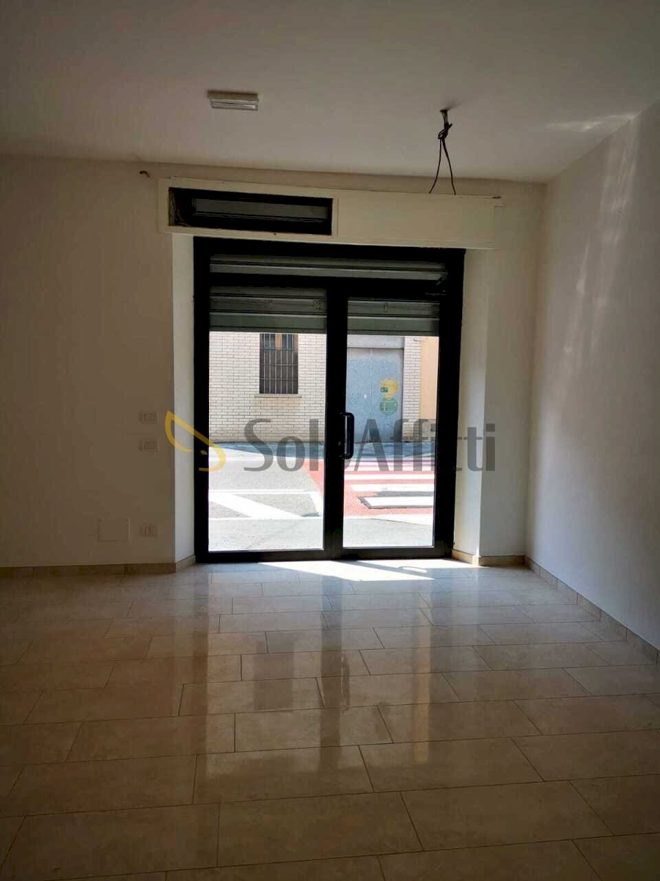 negozio in affitto a Saronno