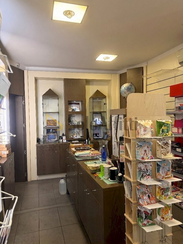 negozio in affitto a Saronno