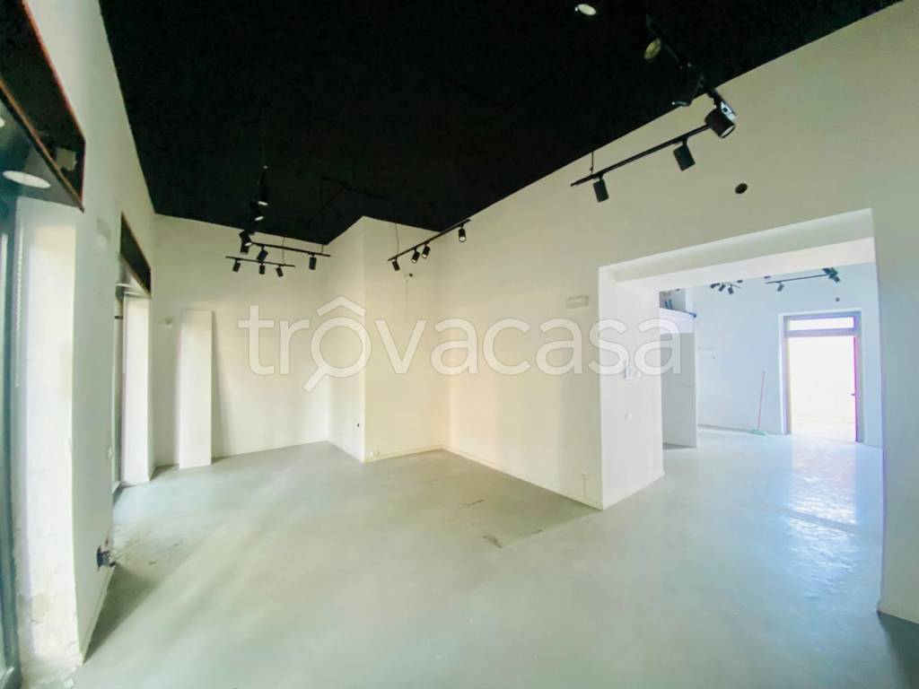 locale commerciale in affitto a Saronno