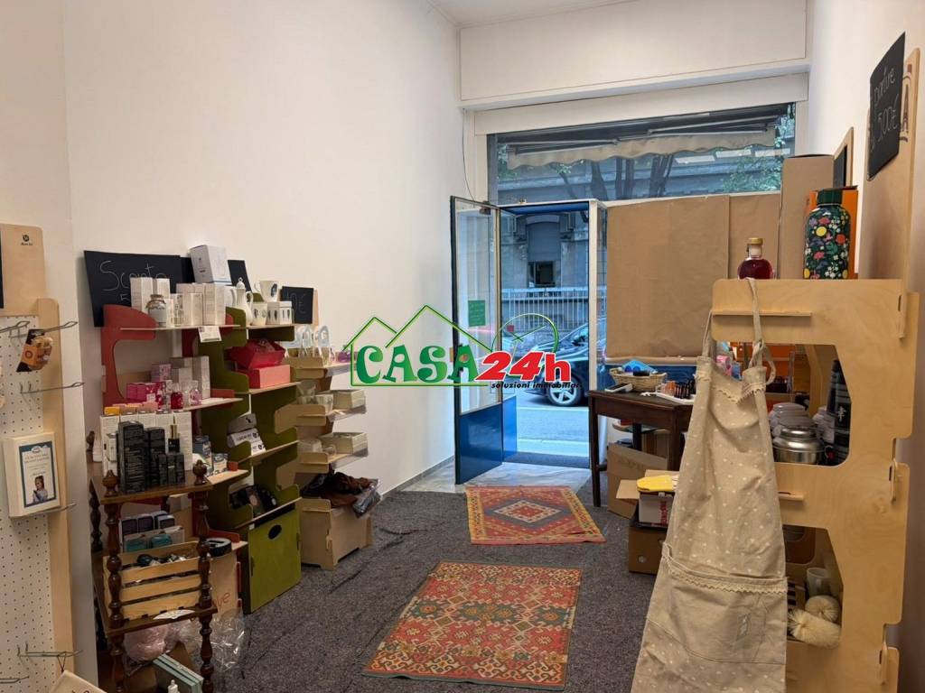 negozio in affitto a Saronno in zona Campo dei Fiori