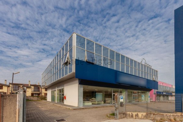 ufficio in affitto a Saronno in zona Fusetti