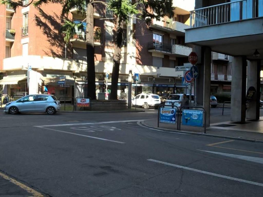 negozio in affitto a Saronno