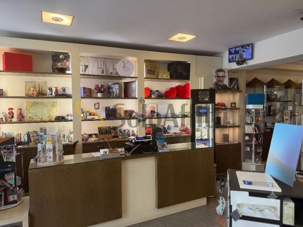 locale commerciale in affitto a Saronno