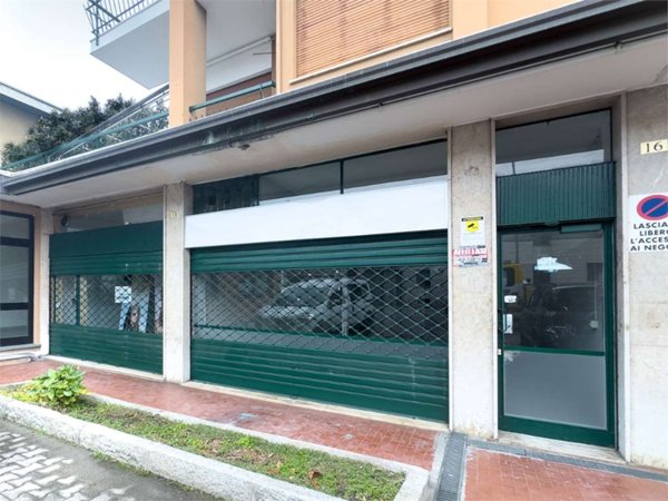 negozio in affitto a Sesto Calende