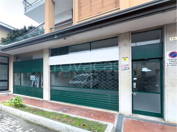 negozio in affitto a Sesto Calende