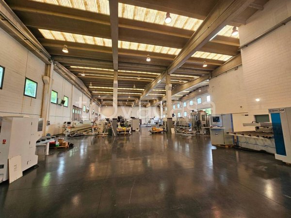 capannone in affitto a Sesto Calende