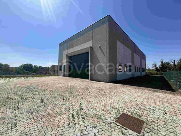 locale commerciale in affitto a Sesto Calende