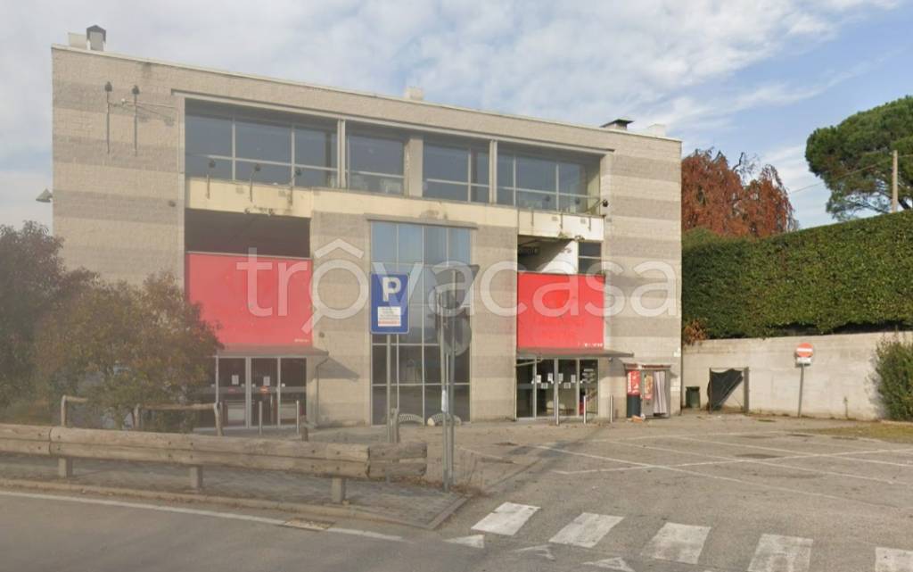 negozio in affitto a Sesto Calende