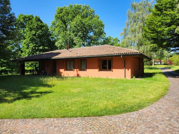 casa indipendente in affitto a Sesto Calende