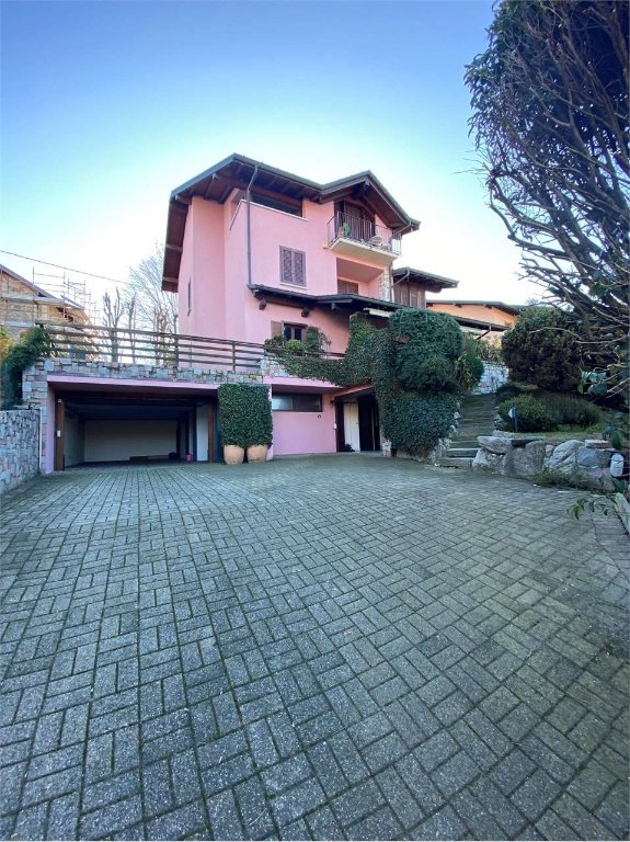 casa indipendente in affitto a Sesto Calende