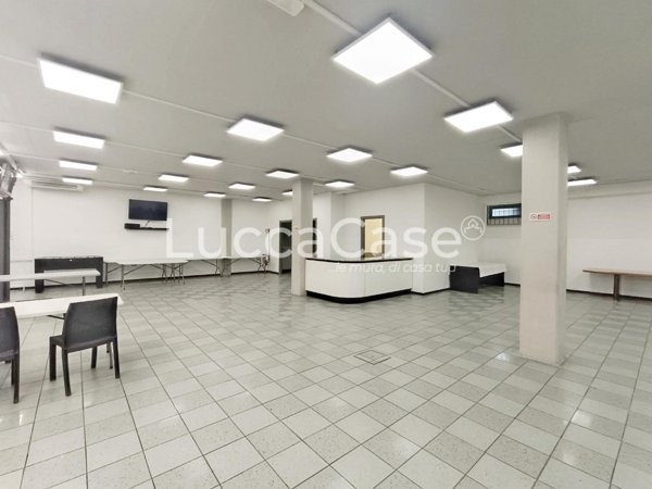 locale commerciale in affitto a Sesto Calende in zona Sant'Anna