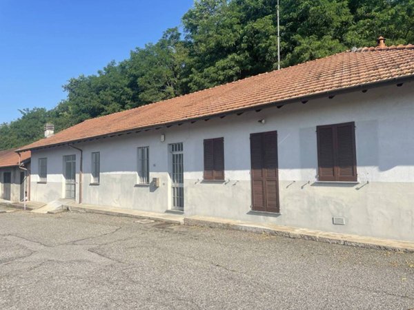 negozio in affitto a Sesto Calende