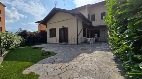 appartamento in affitto a Sesto Calende