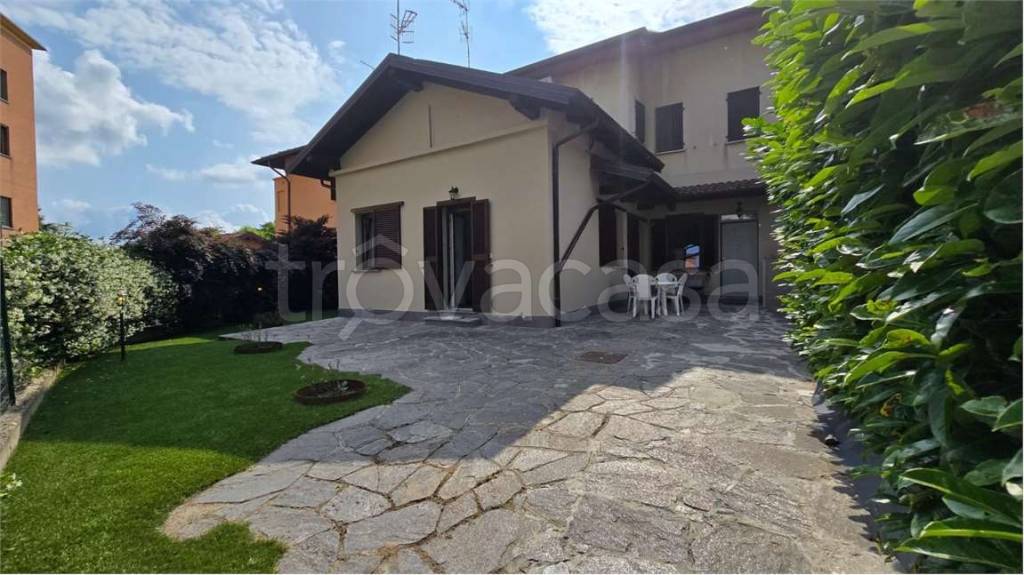 appartamento in affitto a Sesto Calende