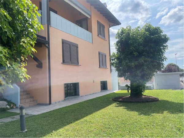 casa indipendente in affitto a Sesto Calende