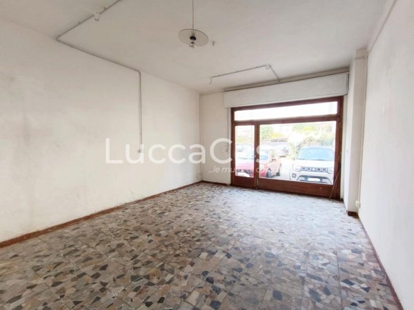 locale commerciale in affitto a Sesto Calende in zona Sant'Anna