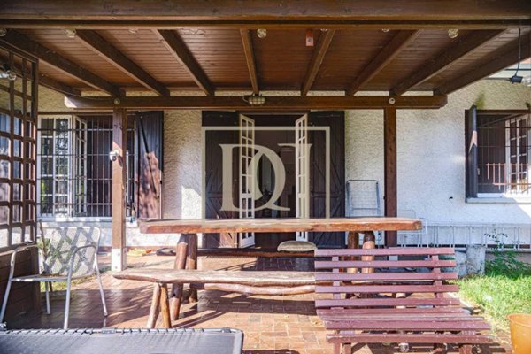 casa indipendente in affitto a Sesto Calende