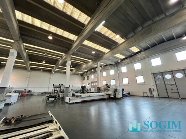 capannone in affitto a Sesto Calende