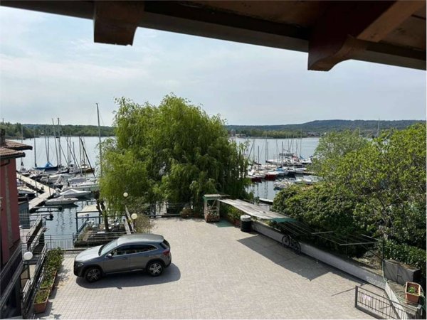 appartamento in affitto a Sesto Calende in zona Lisanza