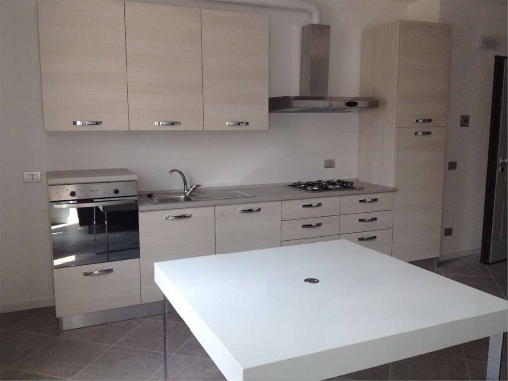 appartamento in affitto a Sesto Calende