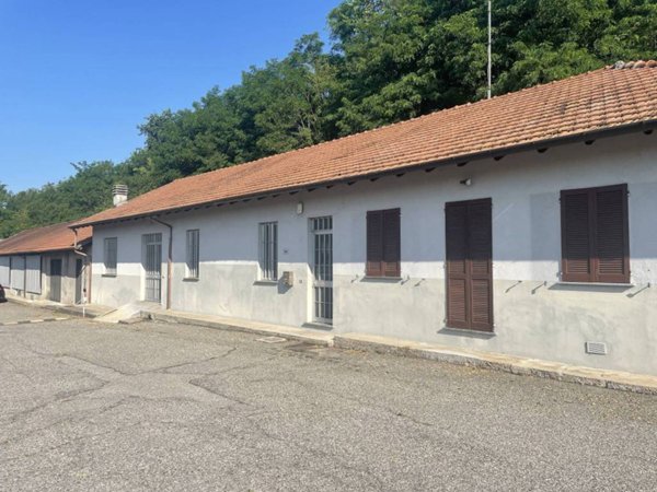 locale commerciale in affitto a Sesto Calende
