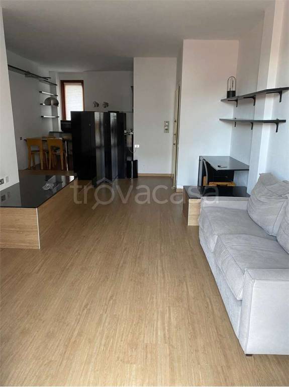 appartamento in affitto a Sesto Calende