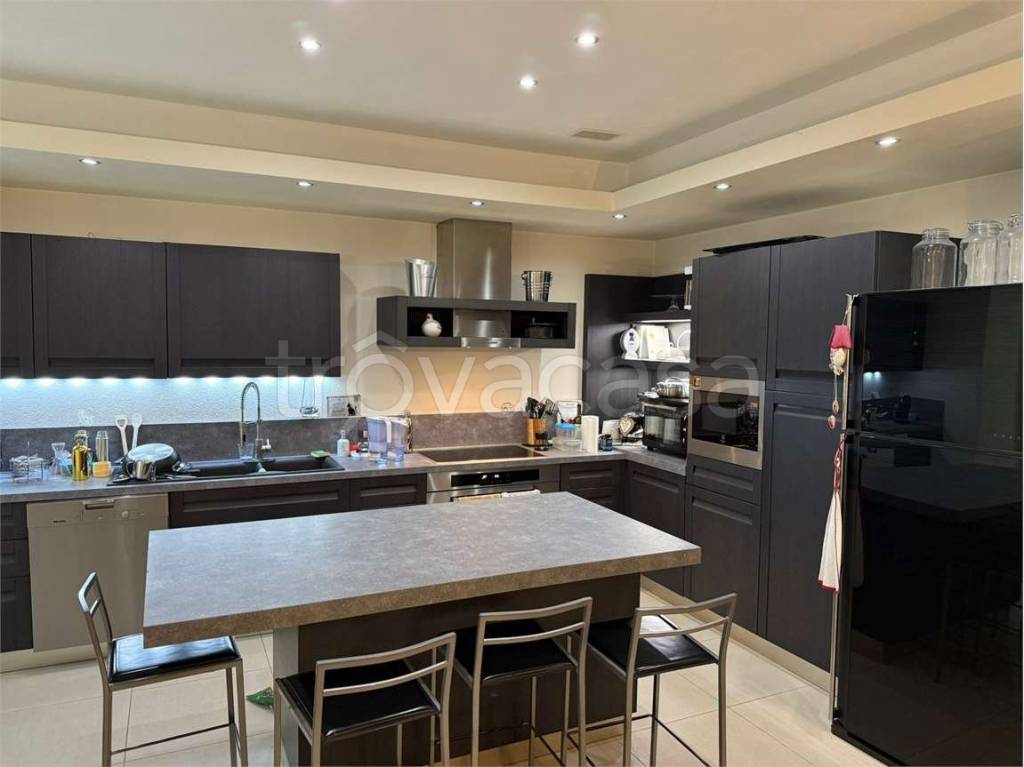 casa indipendente in affitto a Sesto Calende