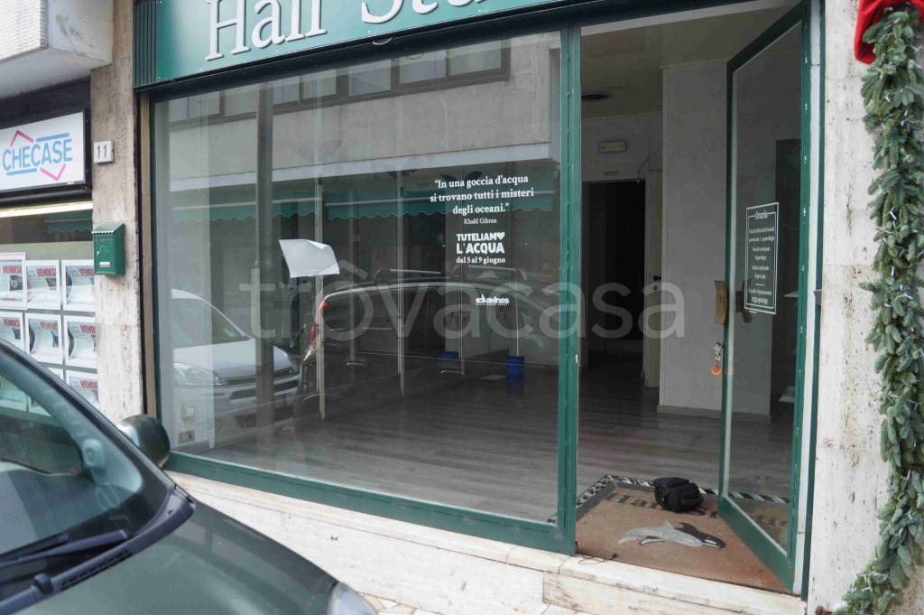 negozio in affitto a Sesto Calende
