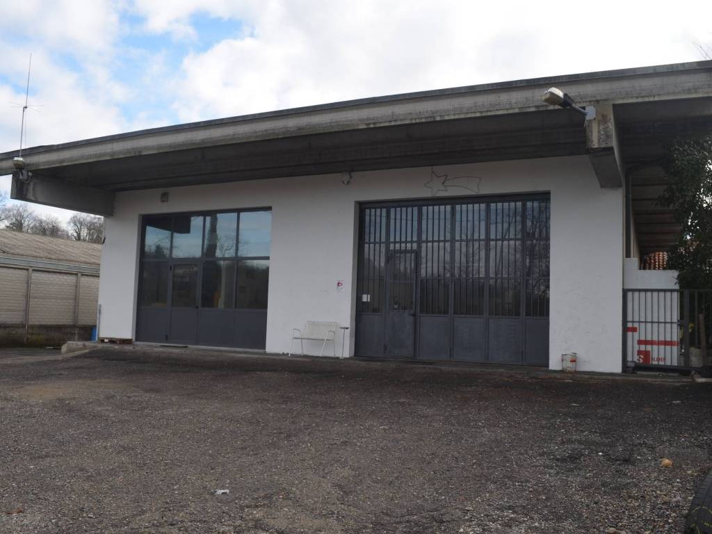 appartamento in affitto a Sesto Calende in zona Oriano