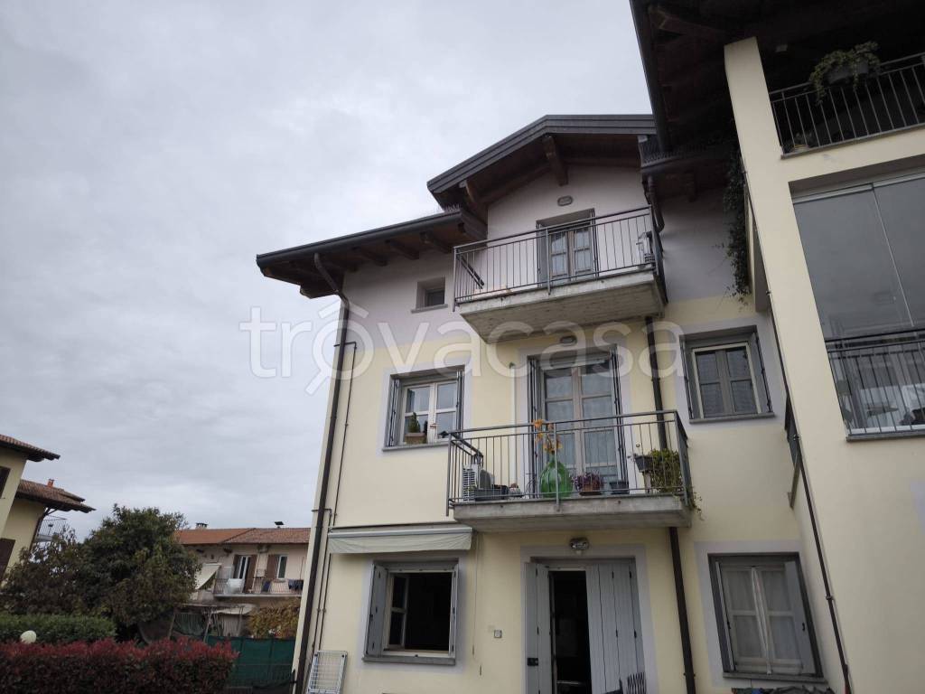 appartamento in affitto a Sesto Calende