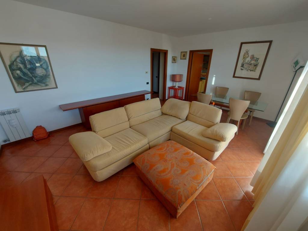 appartamento in affitto a Sesto Calende