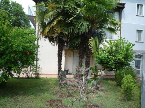 appartamento in affitto a Sesto Calende in zona Lisanza