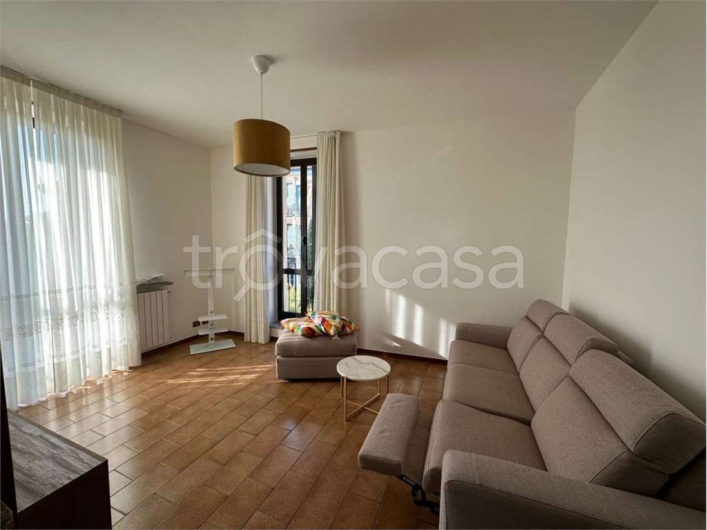 appartamento in affitto a Sesto Calende