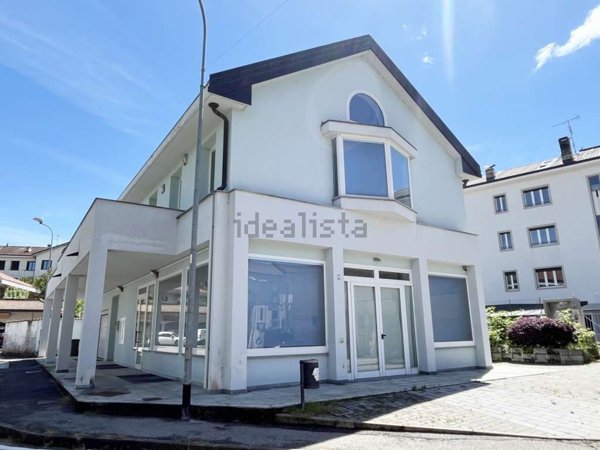 intera palazzina in affitto a Sesto Calende
