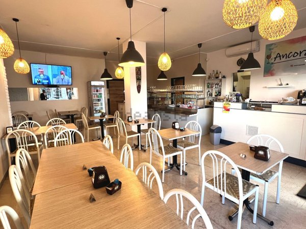 locale commerciale in affitto a Sesto Calende